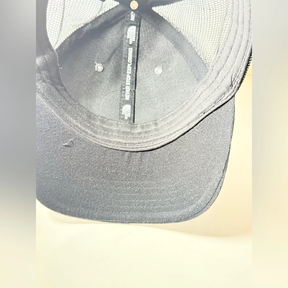 The North Face Two-Tone Gray and Black Hat